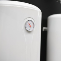 Až 60 procent nákladů za energie jde na ohřev vody. Pět tipů, jak za něj doma ušetřit